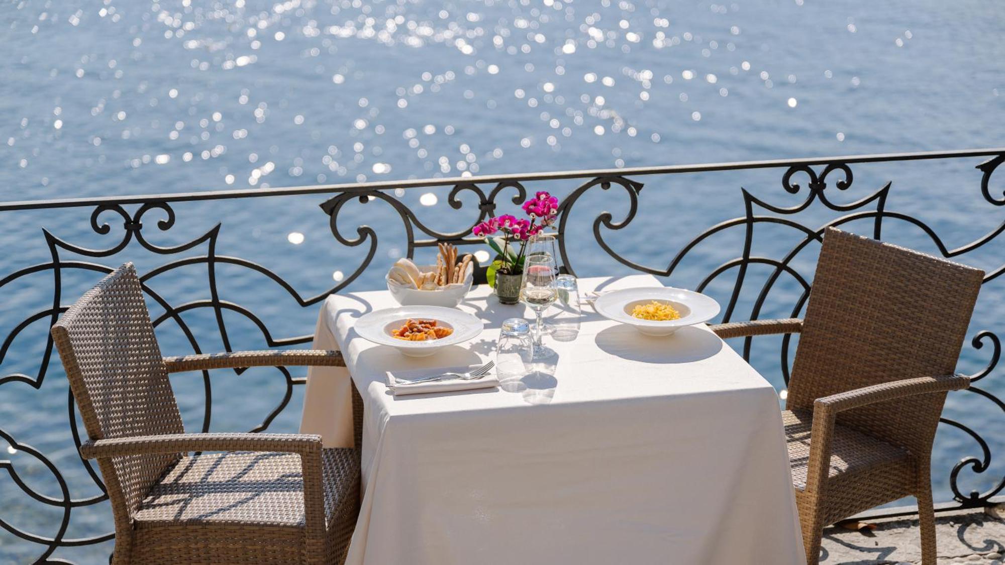Hotel Royal Victoria, By R Collection Hotels Варенна Екстер'єр фото